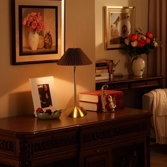 مصباح طاولة فاخر بتحكم باللمس إضاءة متعددة المستويات وتصميم ذهبي أنيق