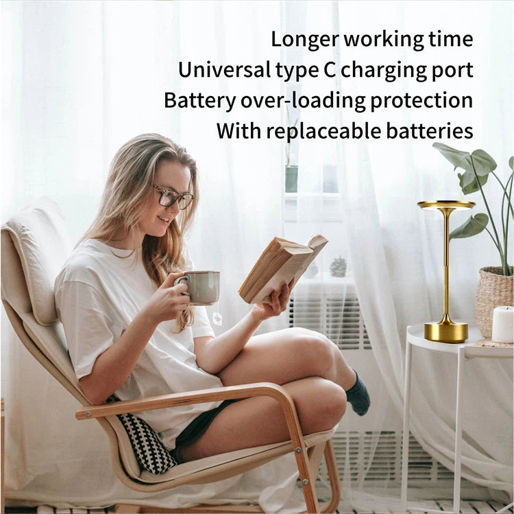 مصباح طاولة LED ذهبي فاخر