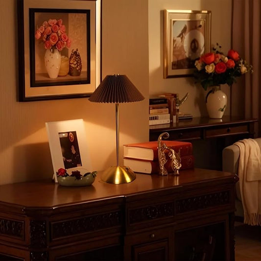 مصباح طاولة فاخر بتحكم باللمس  إضاءة متعددة المستويات وتصميم ذهبي أنيق