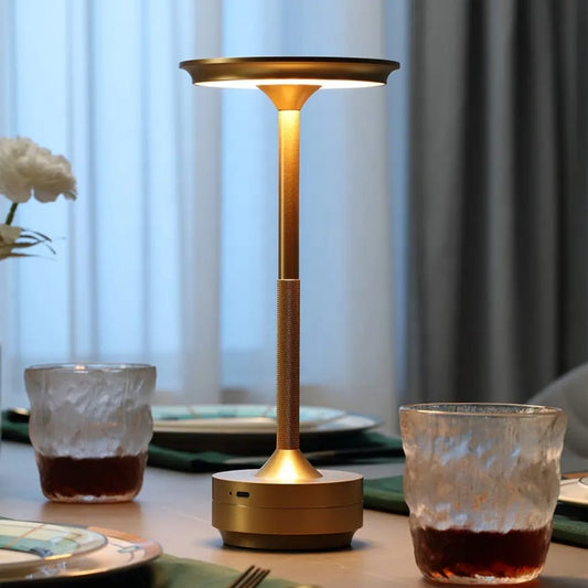 مصباح طاولة LED ذهبي فاخر