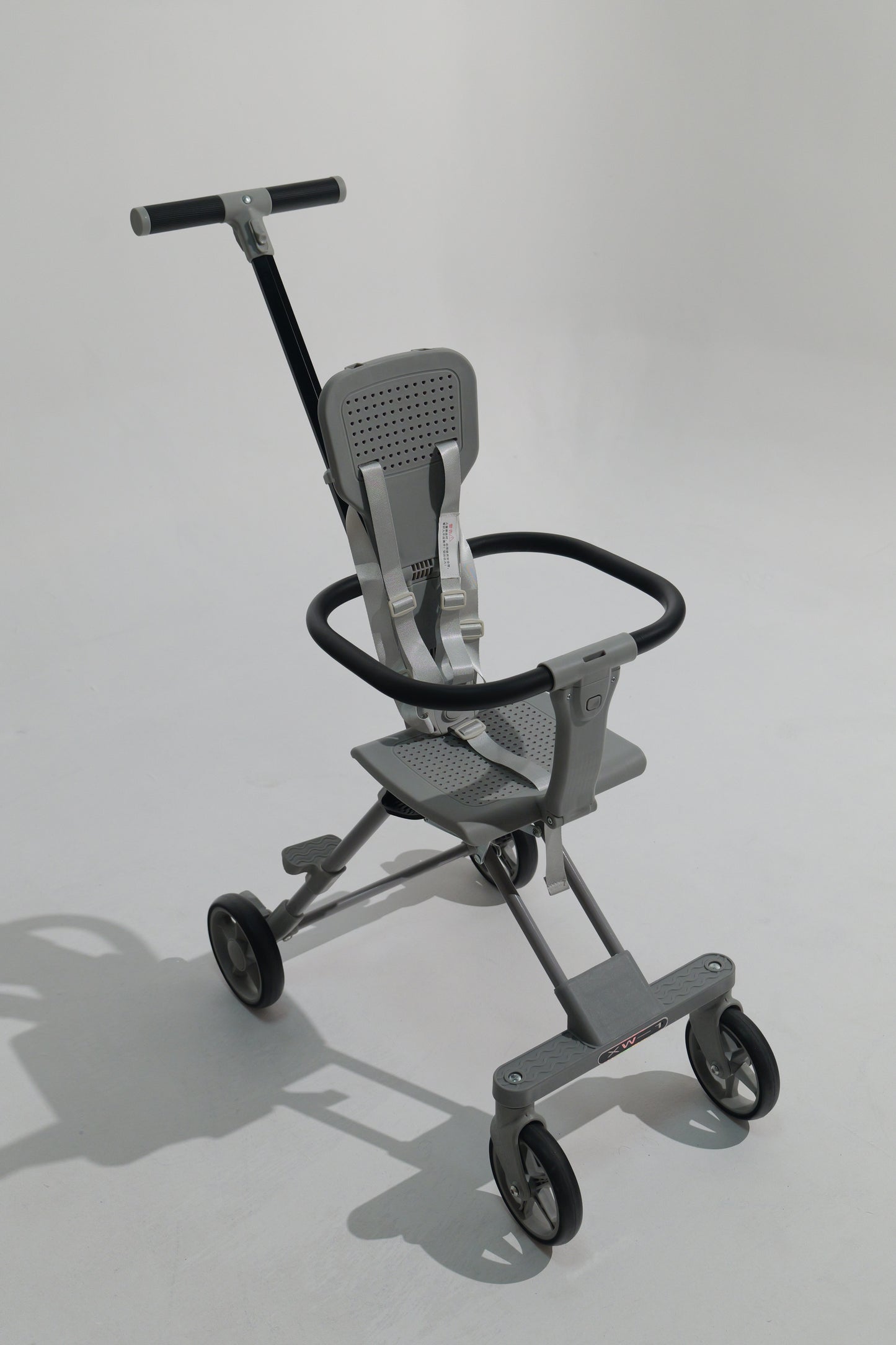 عربة أطفال قابلة للطي بوزن 4,5 كيلو جرام و مقبولة بشركات الطيارات