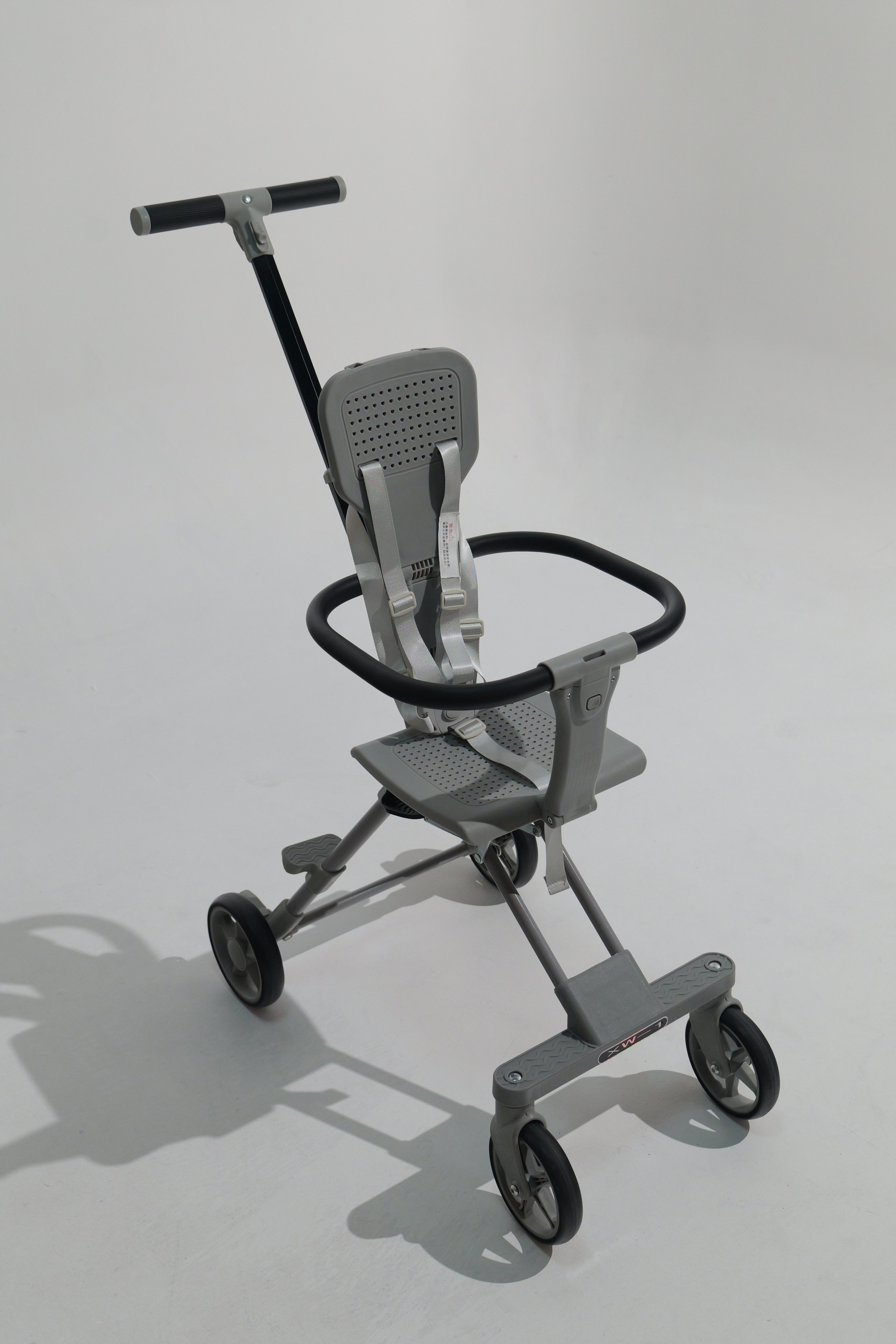 عربة أطفال قابلة للطي بوزن 4,5 كيلو جرام و مقبولة بشركات الطيارات