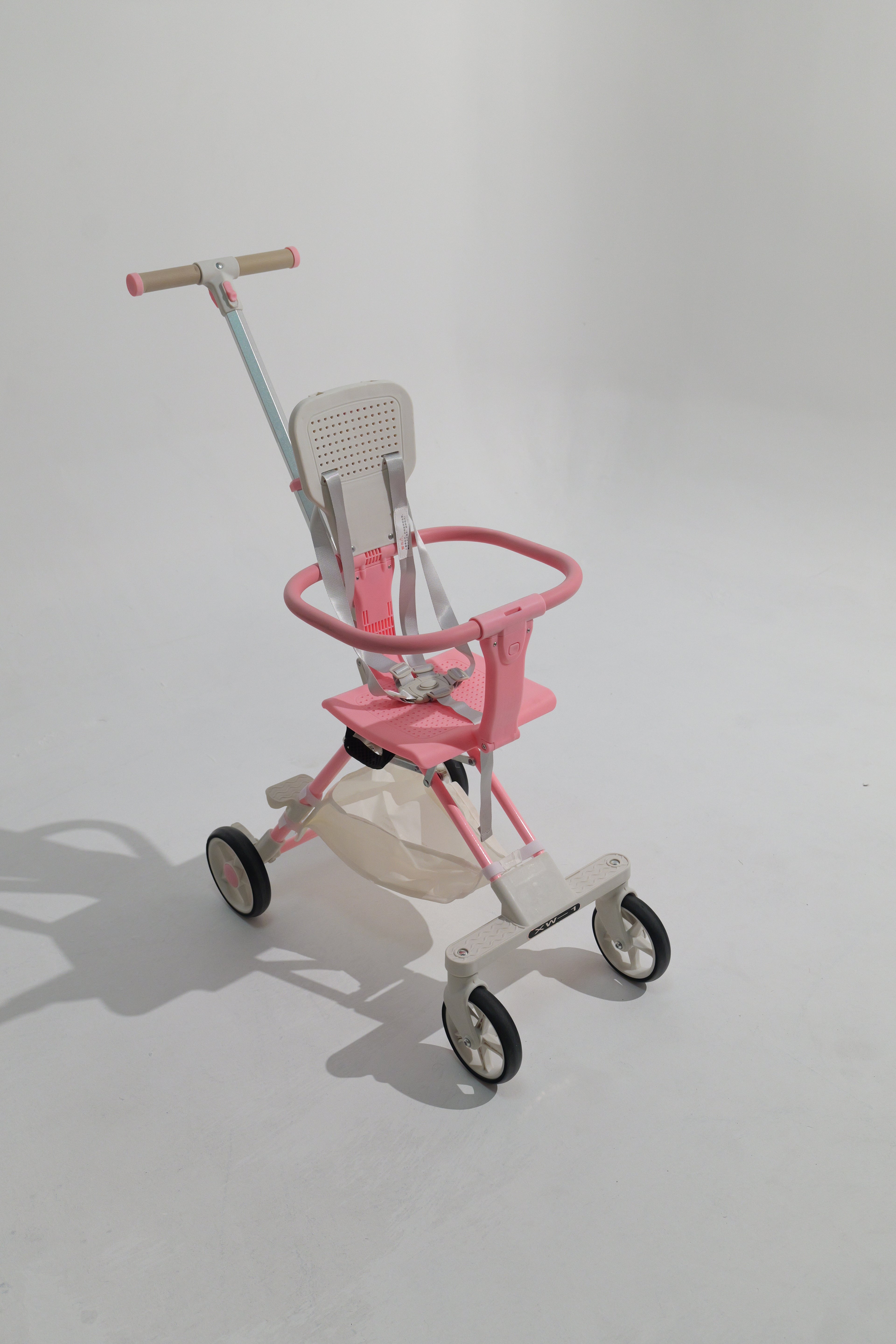 عربة أطفال قابلة للطي بوزن 4,5 كيلو جرام و مقبولة بشركات الطيارات